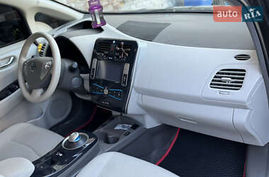 Хэтчбек Nissan Leaf 2012 в 