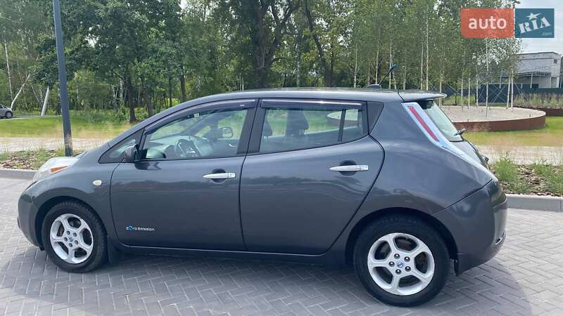 Хэтчбек Nissan Leaf 2013 в Киеве