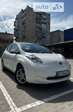 Хэтчбек Nissan Leaf 2014 в Староконстантинове