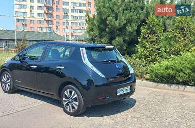 Хэтчбек Nissan Leaf 2014 в 
