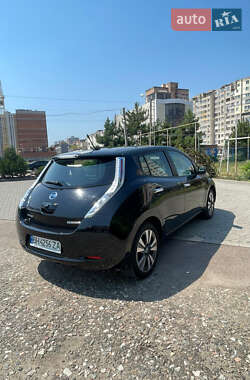 Хэтчбек Nissan Leaf 2014 в 