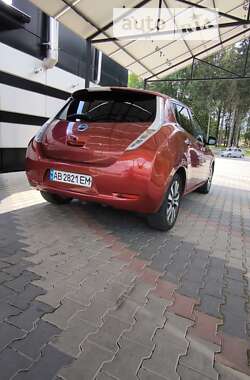 Хэтчбек Nissan Leaf 2015 в 
