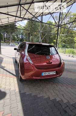 Хэтчбек Nissan Leaf 2015 в 