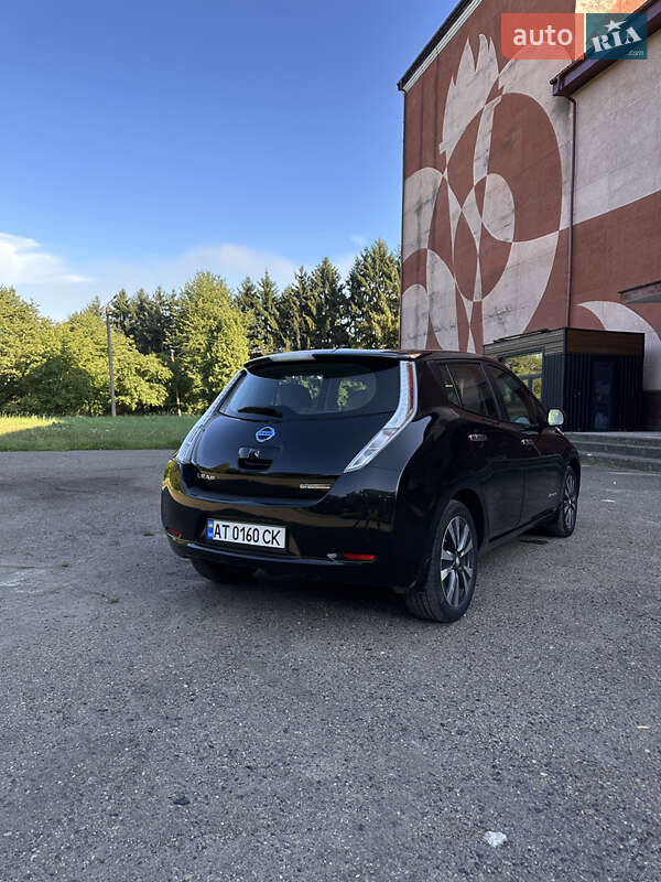 Хетчбек Nissan Leaf 2015 в Бурштині