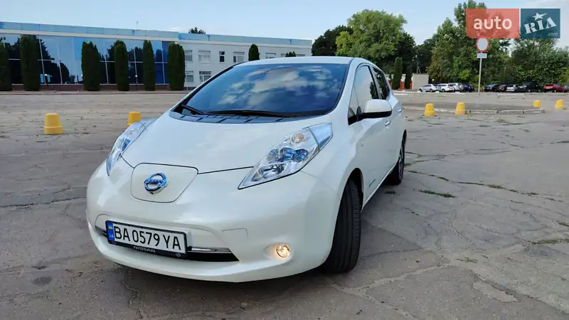 Хетчбек Nissan Leaf 2016 в 