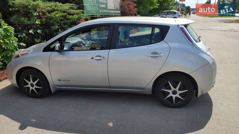 Хэтчбек Nissan Leaf 2013 в Каменец-Подольском фото 4 Хэтчбек Nissan Leaf 2013 в Каменец-Подольском