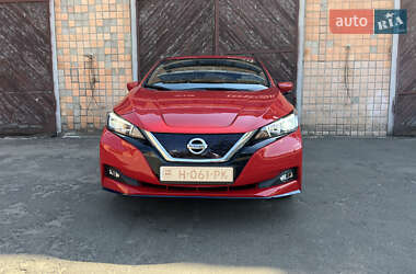 Хэтчбек Nissan Leaf 2019 в 