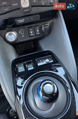 Хэтчбек Nissan Leaf 2019 в 