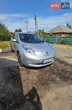 Хэтчбек Nissan Leaf 2014 в 