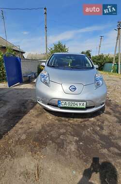 Хэтчбек Nissan Leaf 2014 в 