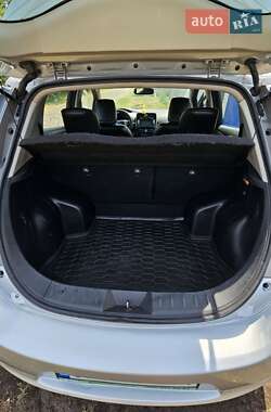 Хэтчбек Nissan Leaf 2014 в 
