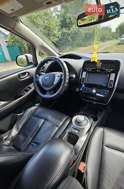 Хэтчбек Nissan Leaf 2014 в 