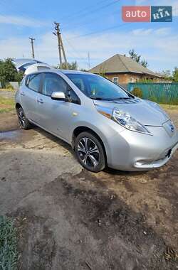 Хэтчбек Nissan Leaf 2014 в 
