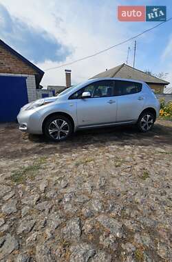 Хэтчбек Nissan Leaf 2014 в 
