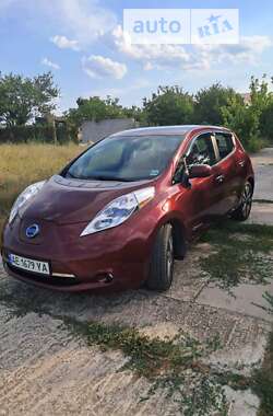 Хэтчбек Nissan Leaf 2015 в Днепре