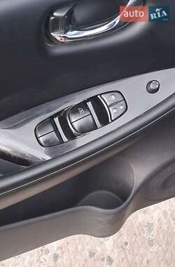 Хэтчбек Nissan Leaf 2015 в Днепре