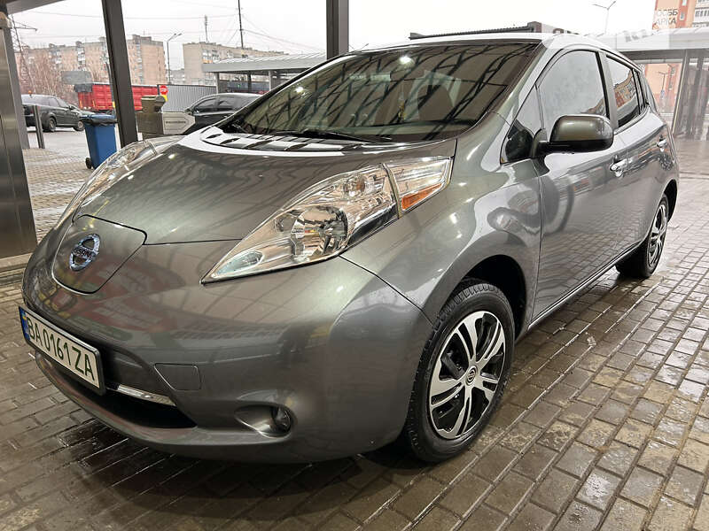 Хетчбек Nissan Leaf 2014 в 