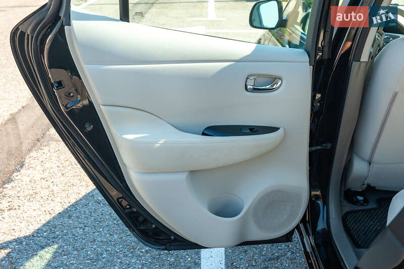 Хэтчбек Nissan Leaf 2015 в Черновцах