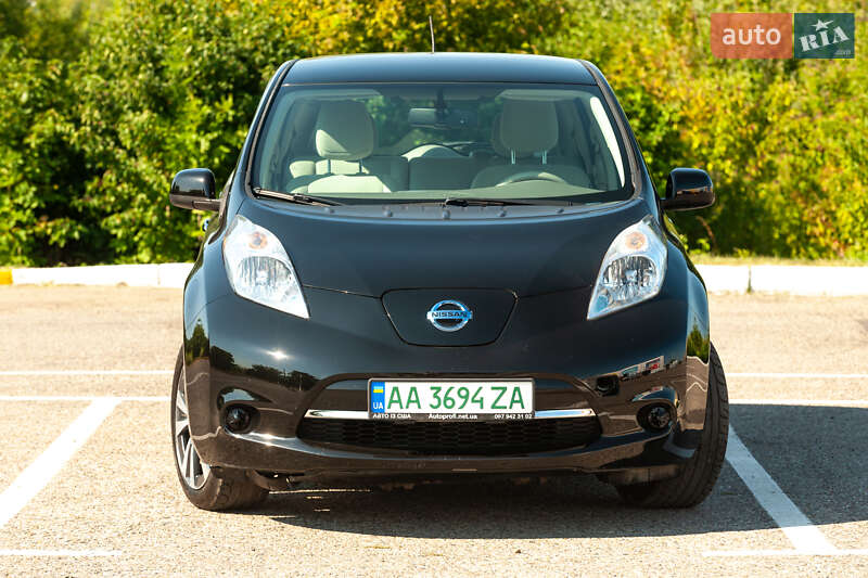 Хэтчбек Nissan Leaf 2015 в Черновцах