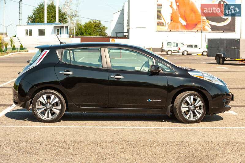Хэтчбек Nissan Leaf 2015 в Черновцах