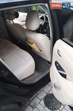 Хэтчбек Nissan Leaf 2012 в 