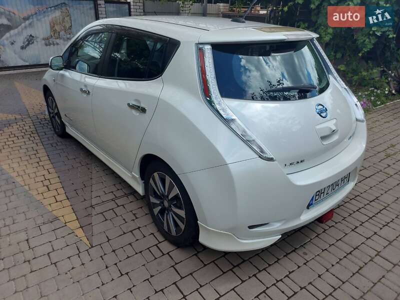 Хэтчбек Nissan Leaf 2013 в Одессе