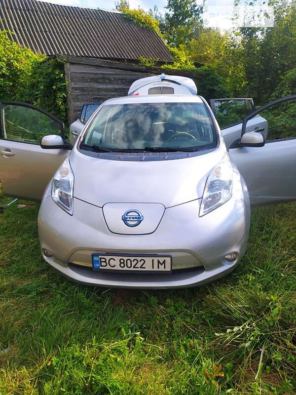 Хэтчбек Nissan Leaf 2012 в Львове