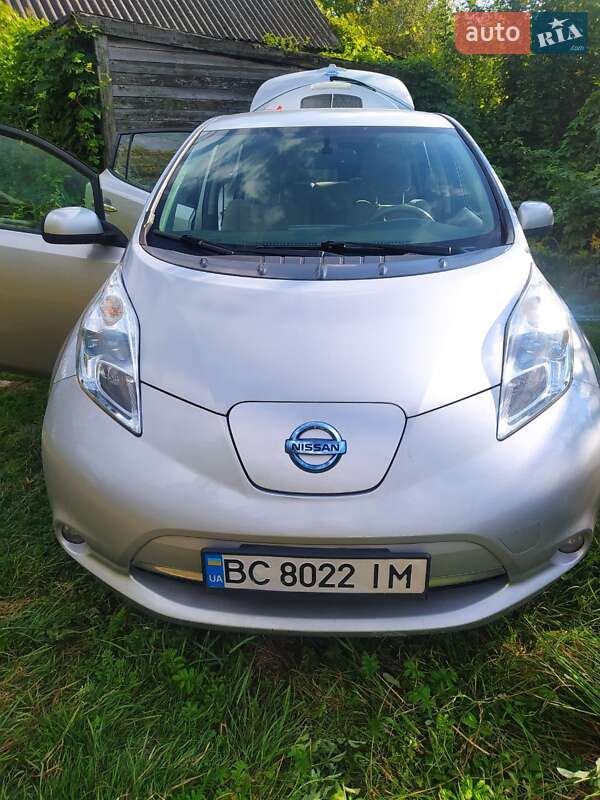 Хэтчбек Nissan Leaf 2012 в Львове