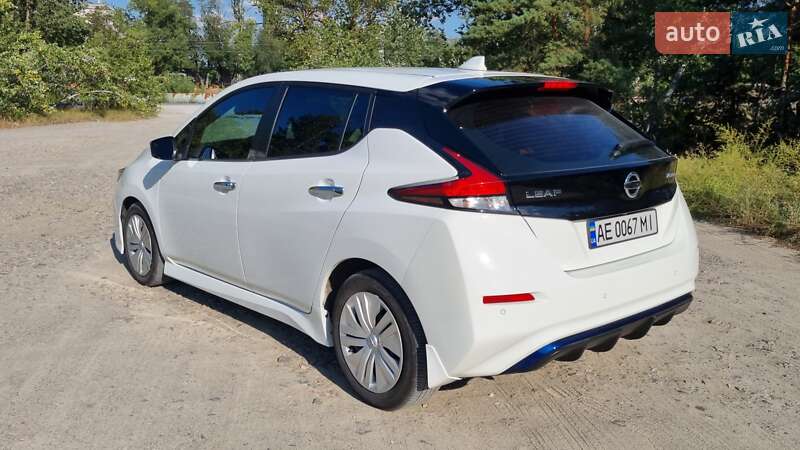 Хетчбек Nissan Leaf 2022 в Дніпрі