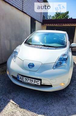 Хэтчбек Nissan Leaf 2012 в Днепре