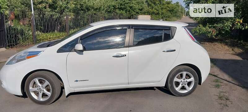 Хэтчбек Nissan Leaf 2013 в Лозовой