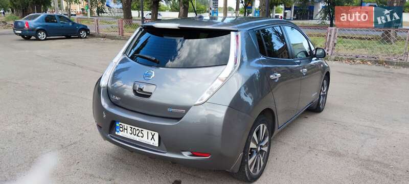 Хэтчбек Nissan Leaf 2016 в 