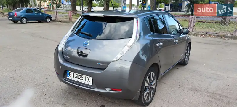 Хэтчбек Nissan Leaf 2016 в 