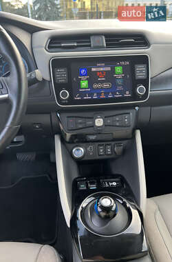 Хэтчбек Nissan Leaf 2019 в Киеве