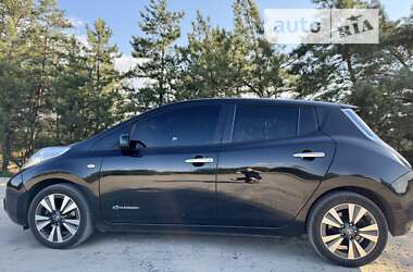 Хетчбек Nissan Leaf 2015 в Дніпрі