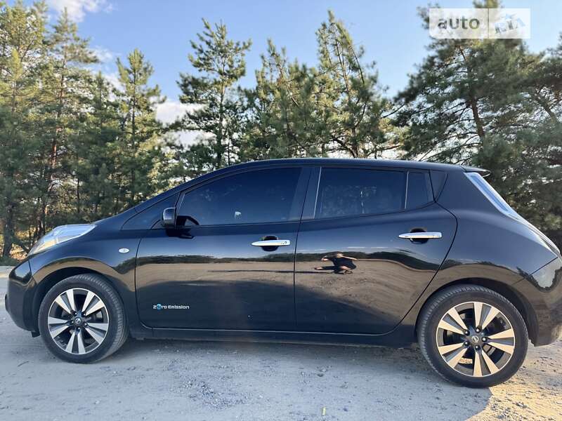 Хэтчбек Nissan Leaf 2015 в Днепре