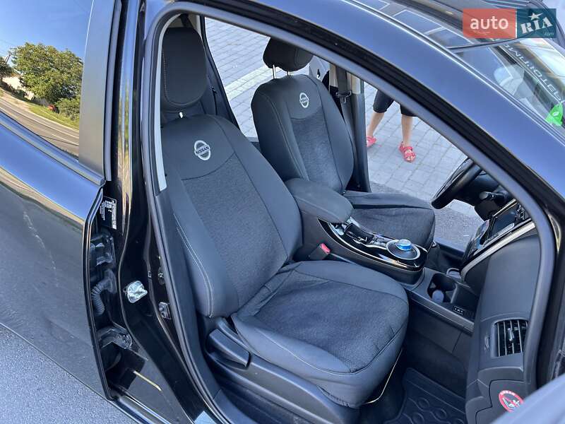 Хэтчбек Nissan Leaf 2016 в Хмельницком