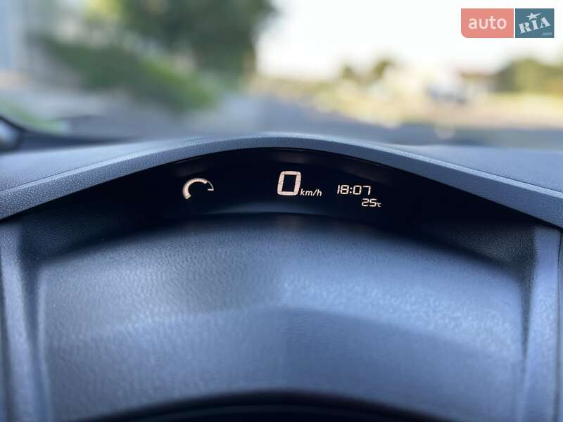 Хэтчбек Nissan Leaf 2016 в Хмельницком