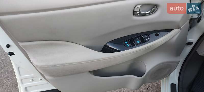 Хэтчбек Nissan Leaf 2012 в Черкассах