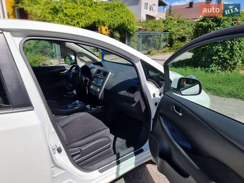 Хэтчбек Nissan Leaf 2014 в Днепре