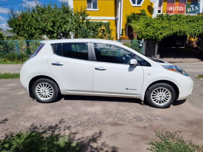 Хэтчбек Nissan Leaf 2014 в Днепре