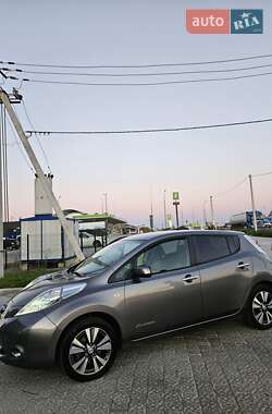 Хэтчбек Nissan Leaf 2014 в 