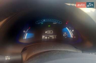 Хэтчбек Nissan Leaf 2013 в 