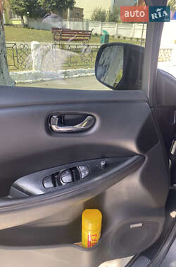 Хэтчбек Nissan Leaf 2013 в 