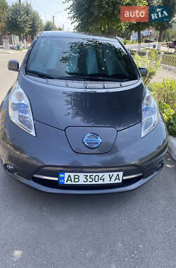 Хэтчбек Nissan Leaf 2013 в 