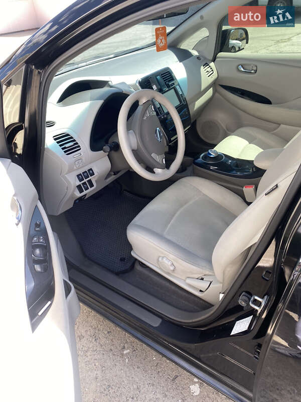 Хетчбек Nissan Leaf 2011 в Хмельницькому