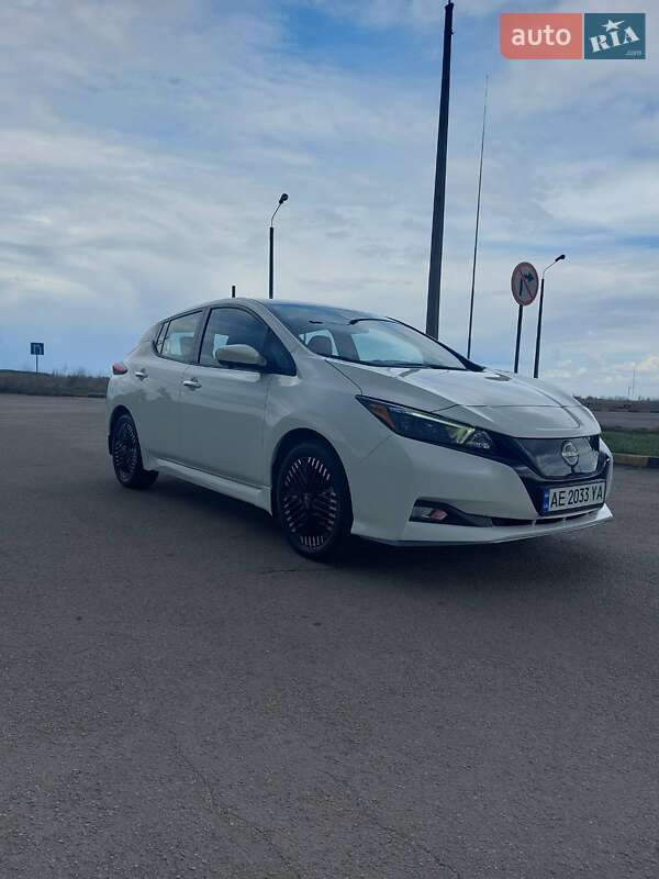 Хетчбек Nissan Leaf 2022 в Дніпрі