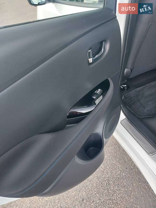 Хетчбек Nissan Leaf 2022 в Дніпрі