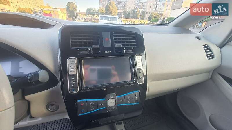 Хэтчбек Nissan Leaf 2014 в Каменском