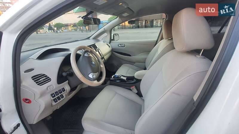 Хэтчбек Nissan Leaf 2014 в Каменском
